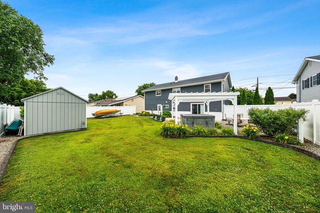 8 DAN RD, Hamilton, NJ 08620