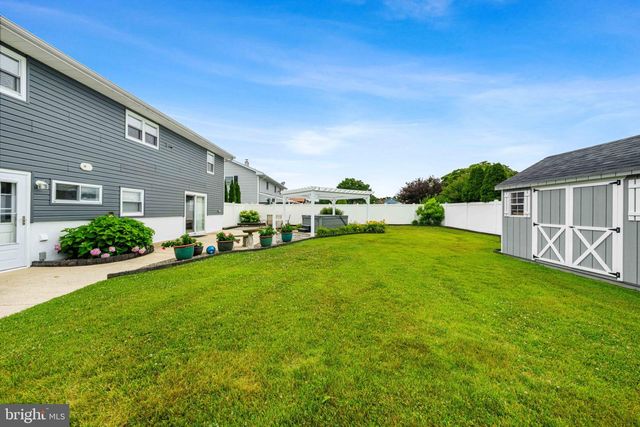 8 DAN RD, Hamilton, NJ 08620