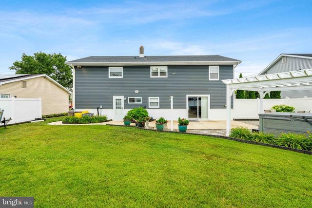8 DAN RD, Hamilton, NJ 08620