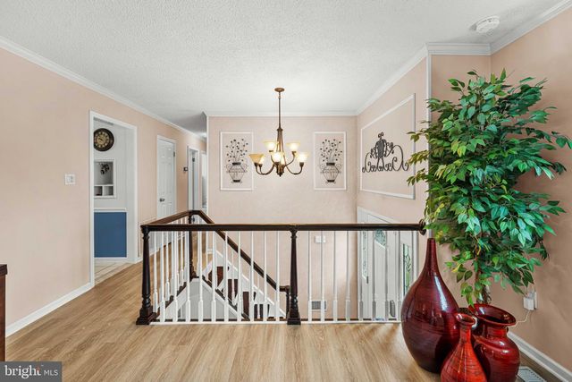 8 DAN RD, Hamilton, NJ 08620