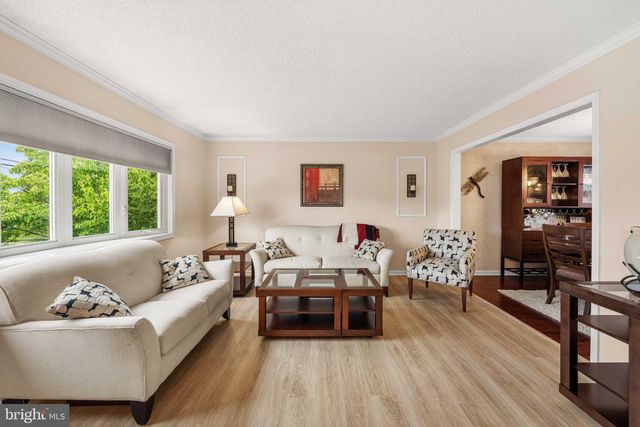 8 DAN RD, Hamilton, NJ 08620