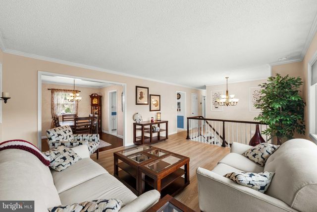8 DAN RD, Hamilton, NJ 08620