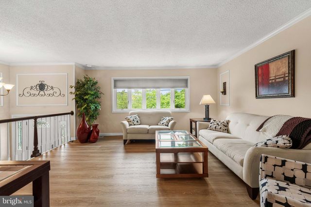 8 DAN RD, Hamilton, NJ 08620