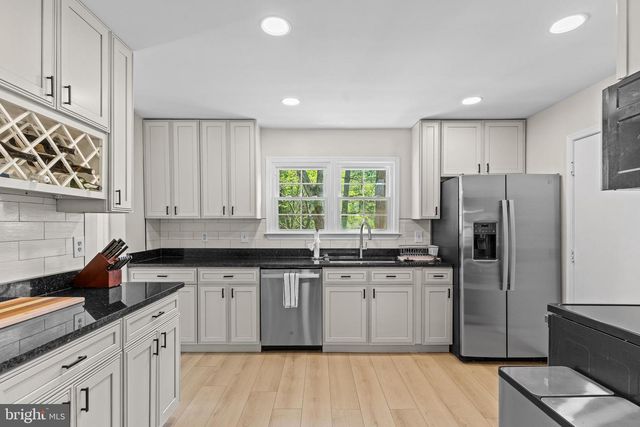 908 ASHBURN ST, Herndon, VA 20170