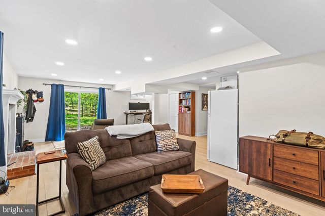 908 ASHBURN ST, Herndon, VA 20170