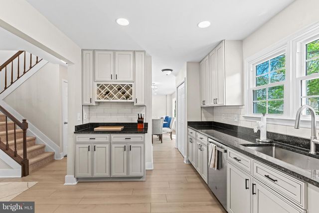 908 ASHBURN ST, Herndon, VA 20170