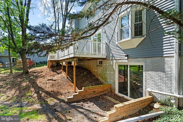 908 ASHBURN ST, Herndon, VA 20170