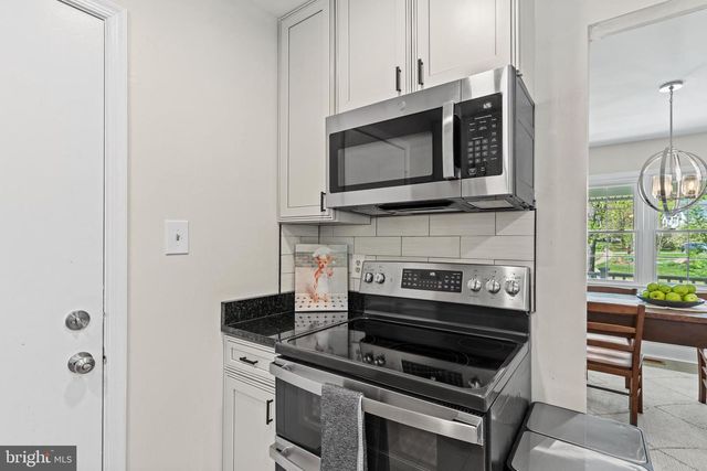908 ASHBURN ST, Herndon, VA 20170
