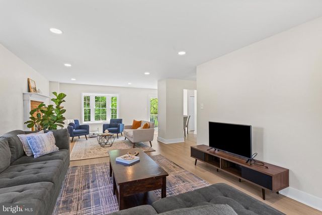 908 ASHBURN ST, Herndon, VA 20170