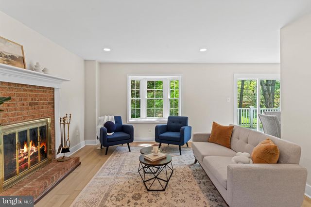 908 ASHBURN ST, Herndon, VA 20170