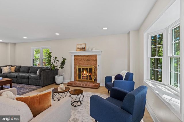 908 ASHBURN ST, Herndon, VA 20170