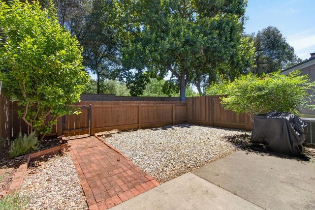 7047 La Costa Ln, Citrus Heights, CA 95621