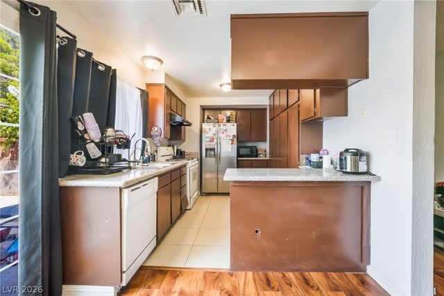 6135 Meadowgrass Lane, Las Vegas, NV 89103