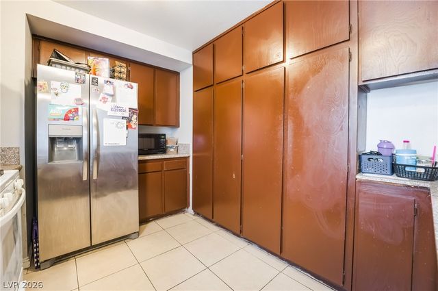 6135 Meadowgrass Lane, Las Vegas, NV 89103