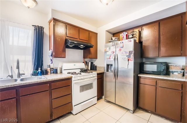 6135 Meadowgrass Lane, Las Vegas, NV 89103