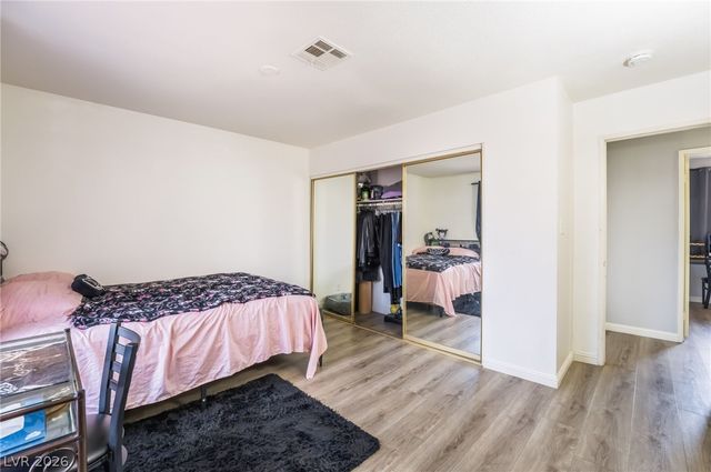 6135 Meadowgrass Lane, Las Vegas, NV 89103