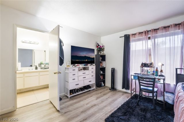 6135 Meadowgrass Lane, Las Vegas, NV 89103