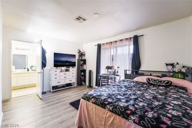 6135 Meadowgrass Lane, Las Vegas, NV 89103