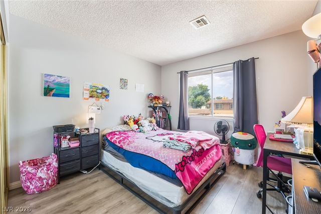 6135 Meadowgrass Lane, Las Vegas, NV 89103