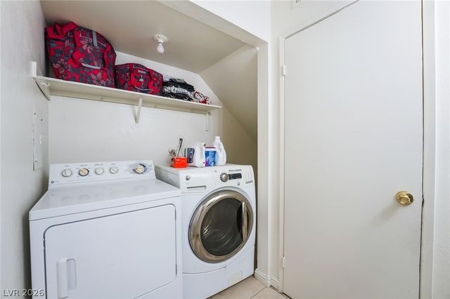 6135 Meadowgrass Lane, Las Vegas, NV 89103