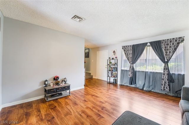 6135 Meadowgrass Lane, Las Vegas, NV 89103