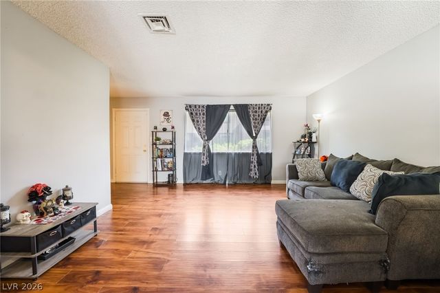 6135 Meadowgrass Lane, Las Vegas, NV 89103