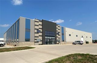 1525 Ketelsen Drive 200, Hiawatha, IA 52233