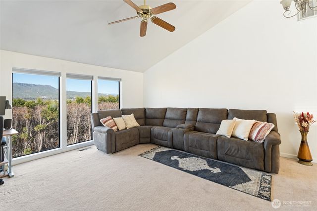 1716 N Anne Avenue, East Wenatchee, WA 98802