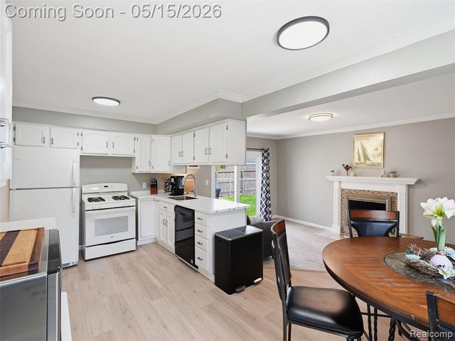 31444 Gardendale Drive, Warren, MI 48088