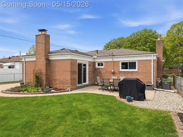 31444 Gardendale Drive, Warren, MI 48088