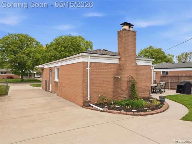 31444 Gardendale Drive, Warren, MI 48088