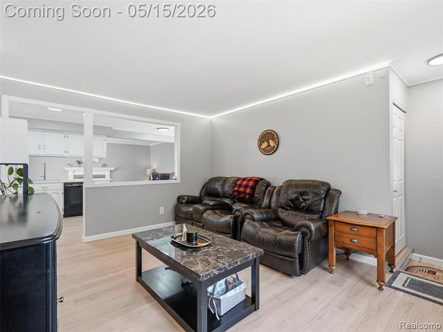 31444 Gardendale Drive, Warren, MI 48088