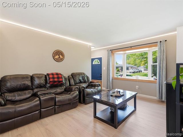 31444 Gardendale Drive, Warren, MI 48088