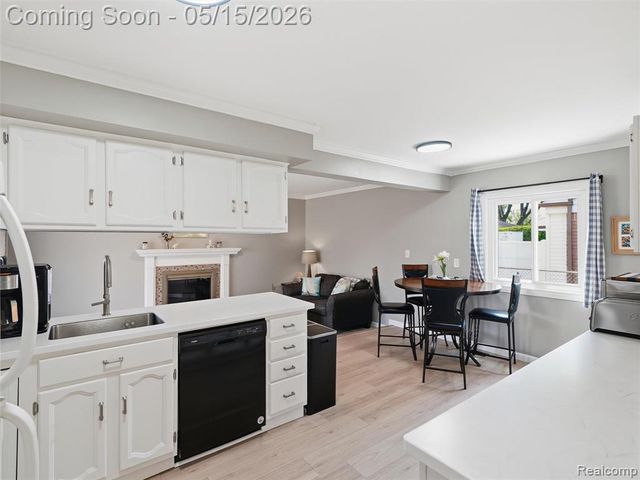 31444 Gardendale Drive, Warren, MI 48088