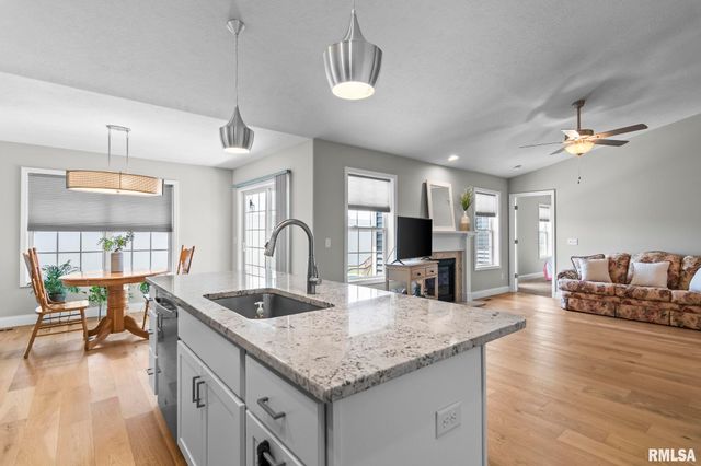 1743 Spartan Drive, Chatham, IL 62629