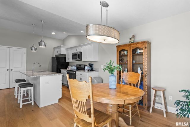 1743 Spartan Drive, Chatham, IL 62629