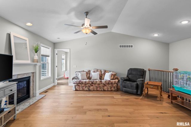 1743 Spartan Drive, Chatham, IL 62629