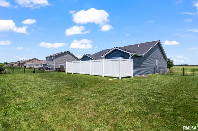 1743 Spartan Drive, Chatham, IL 62629