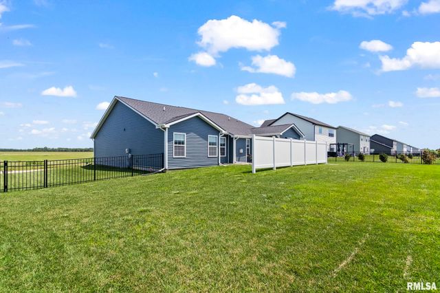 1743 Spartan Drive, Chatham, IL 62629