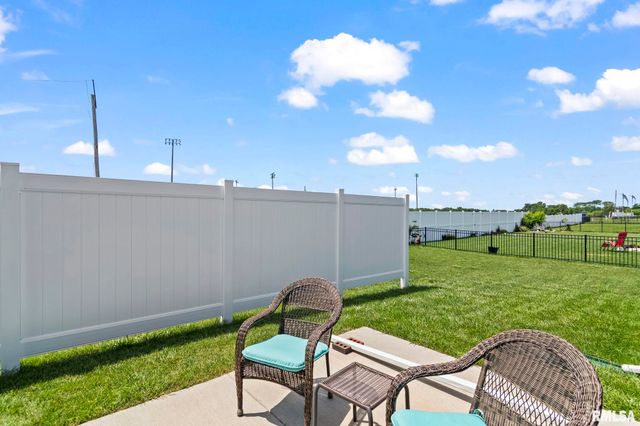 1743 Spartan Drive, Chatham, IL 62629