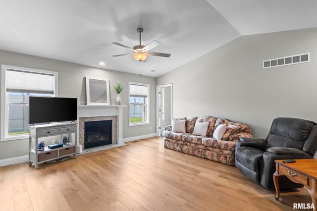 1743 Spartan Drive, Chatham, IL 62629