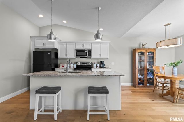 1743 Spartan Drive, Chatham, IL 62629