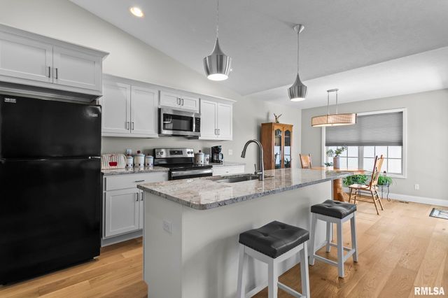 1743 Spartan Drive, Chatham, IL 62629
