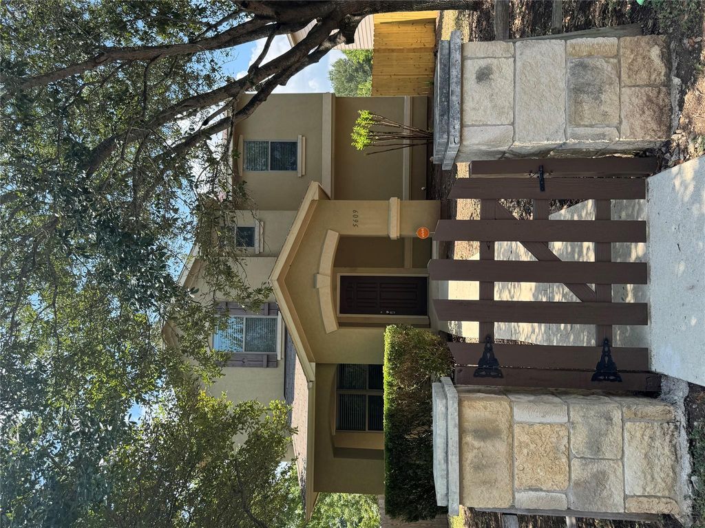5609 Viewpoint DR, Austin, TX 78744