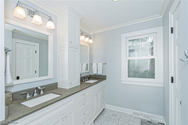 449 N Main Street, Chagrin Falls, OH 44022