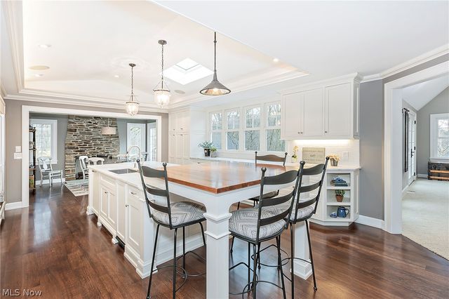 449 N Main Street, Chagrin Falls, OH 44022