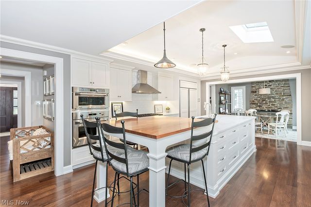 449 N Main Street, Chagrin Falls, OH 44022