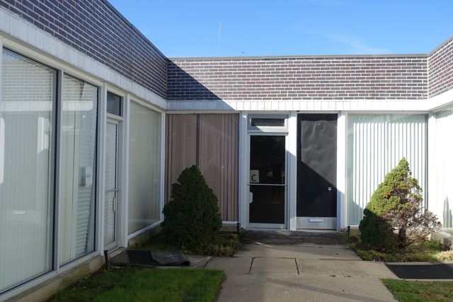 3300 W Peterson Avenue, Chicago, IL 60659