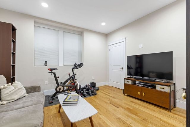 7 Whitman St 1, Somerville, MA 02144