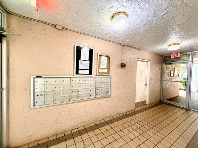 1100 NW 87TH Avenue 406, Coral Springs, FL 33071
